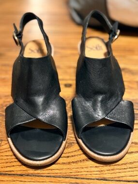 Söfft Women's Black Leather Slingback
Block Heel Sandals Comfort Shoes
Size 9